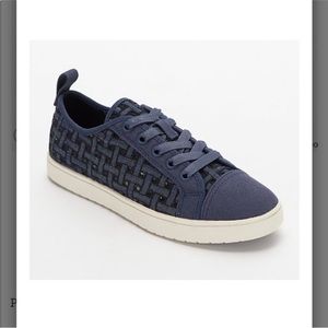 Koolaburra by Uggs Blue Lace Denim Sneakers size 8